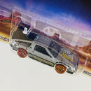 2025 Hot Wheels Premium Pop Culture Back To The Future Time Machine 1955 DeLorean DMC-12 Volver Al Futuro plata metálico Llantas de Ferrocarril base ZAMAC
