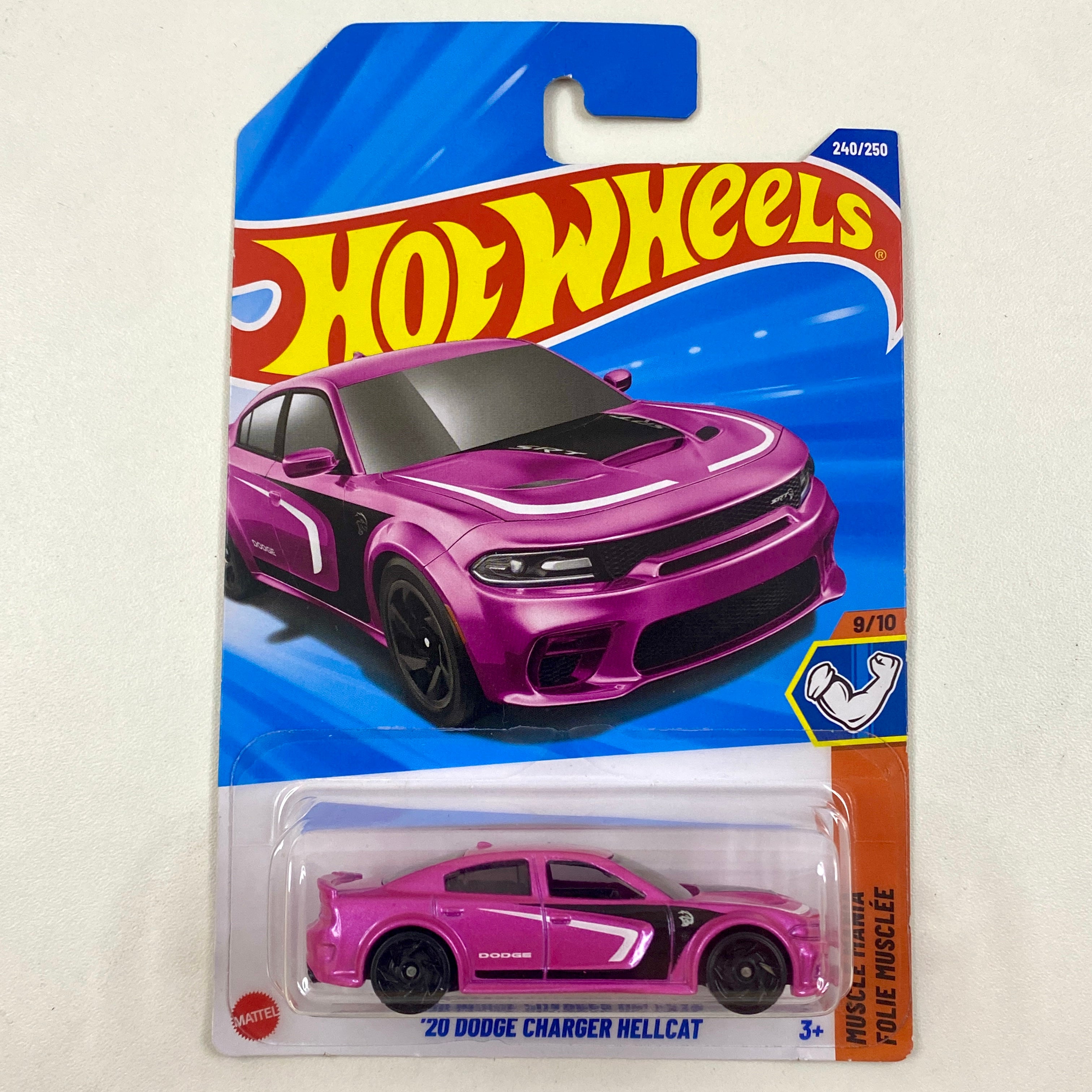 1632 STH '20 DODGE CHARGER HELLCAT 2025 Hot Wheels Muscle Mania 20 Dodge Charger Hellcat rosado metálico