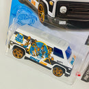 2021 Hot Wheels HW Space Jam Looney Tunes 70s Van blanco PR5