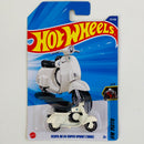 2025 Hot Wheels HW Moto Vespa 90 SS Super Sprint 1966 blanco MCCR