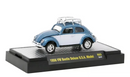 2023 M2 Machines Auto-Thentics Limited Edition Volkswagen 1956 VW Beetle Deluxe U.S.A. Model R83 azul con blanco Llantas de Goma