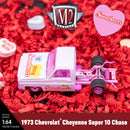 2025 M2 Machines Walmart Exclusive Sweethearts Limited Edition 1/9,250 1973 Chevrolet Cheyenne Super 10 WMTS22 rosado Llantas de Goma