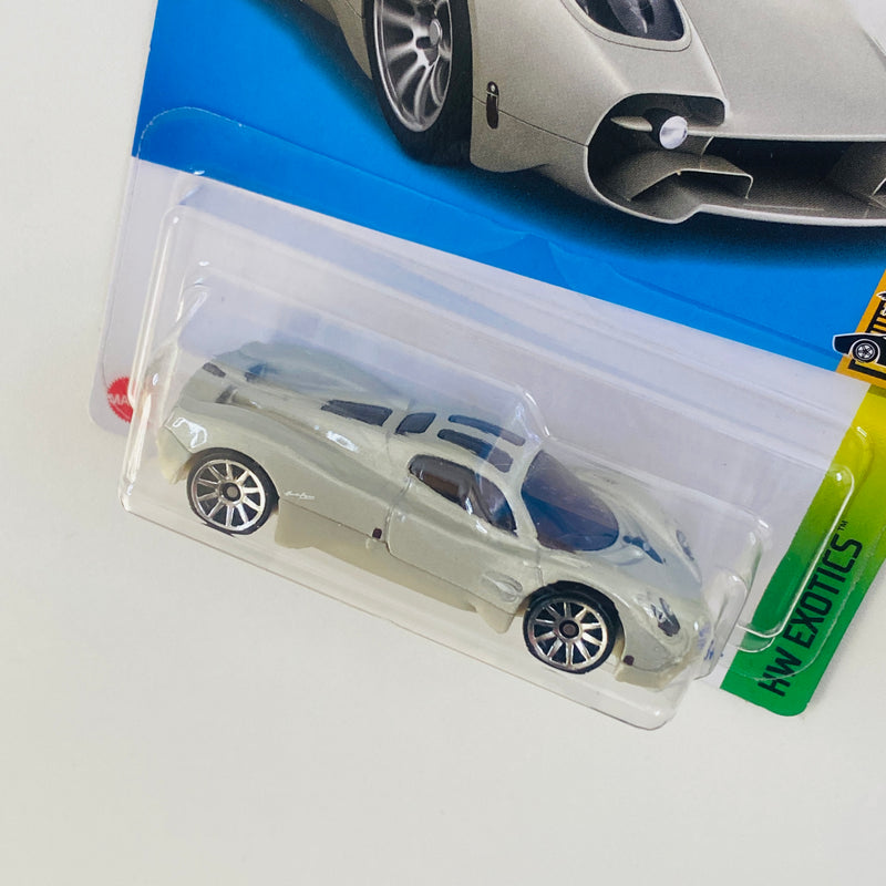 2024 Hot Wheels HW Exotics Pagani Utopia beige 10SP Primera Edición