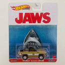 2023 Hot Wheels Premium Entertainment Jaws Tiburón 75 Chevy Blazer Custom beige con blanco Llantas de Goma RR base ZAMAC