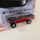 2020 Auto World Muscle Trucks Limited Edition 1/18,808 1978 Chevy K10 Silverado Fleetside negro con rojo Llantas de Goma Primera Edición