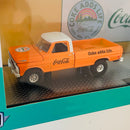 2024 M2 Machines Coca Cola Auto-Haulers Limited Edition 1/7,250 1969 Ford F-100 Ranger 4x4 y 1966 Ford Bronco con Llantas de Goma - Detalle en Urna