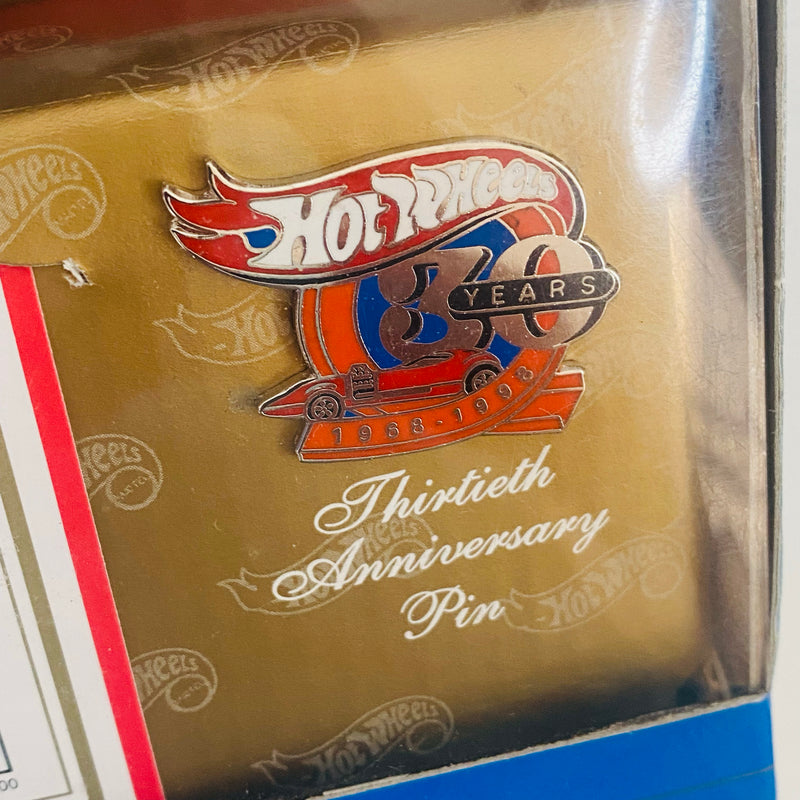 1998 Hot Wheels Conmemorativo 30 Aniversario 1969 Twin Mill morado spectraflame Redline RL + Pin/Broche metálico y Certificado de Autenticidad Firmado