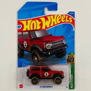 2022 Hot Wheels Mud Studs 21 Ford Bronco rojo metálico BLOR Tarjeta Internacional