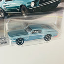 2025 Matchbox MBX Showroom 1968 Ford Mustang Fastback celeste metálico Primera Edición