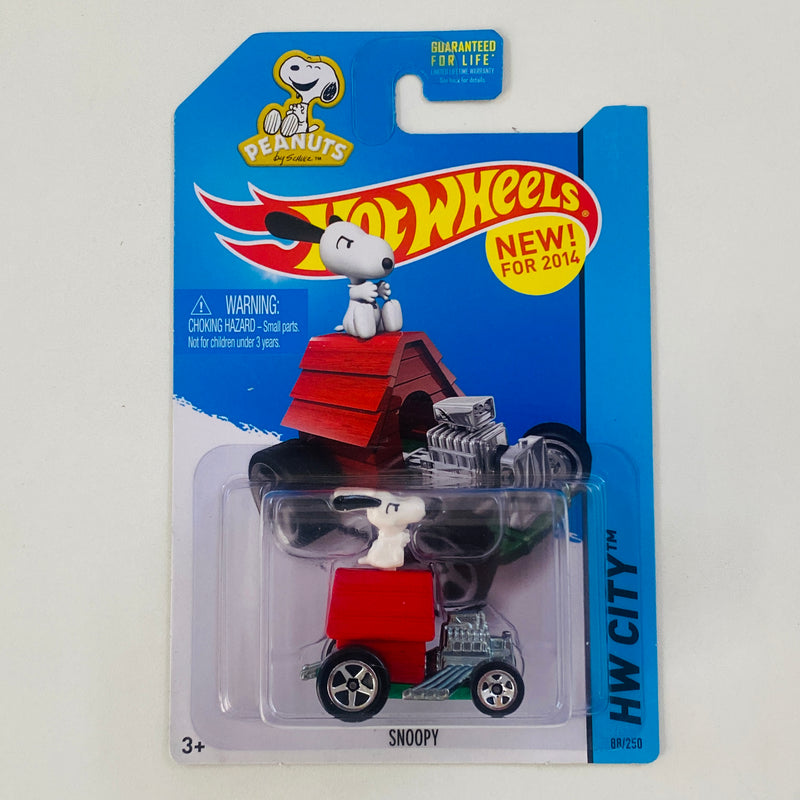 2014 Hot Wheels Peanuts HW City Snoopy rojo 5SP Primera Edición