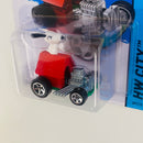 2014 Hot Wheels Peanuts HW City Snoopy rojo 5SP Primera Edición