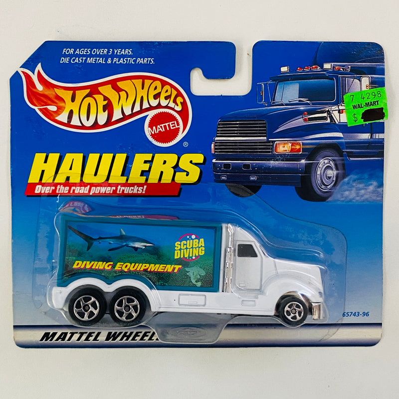 1999 Hot Wheels Haulers Scuba Diving Equipment Camión Trailer blanco con verde 5SP