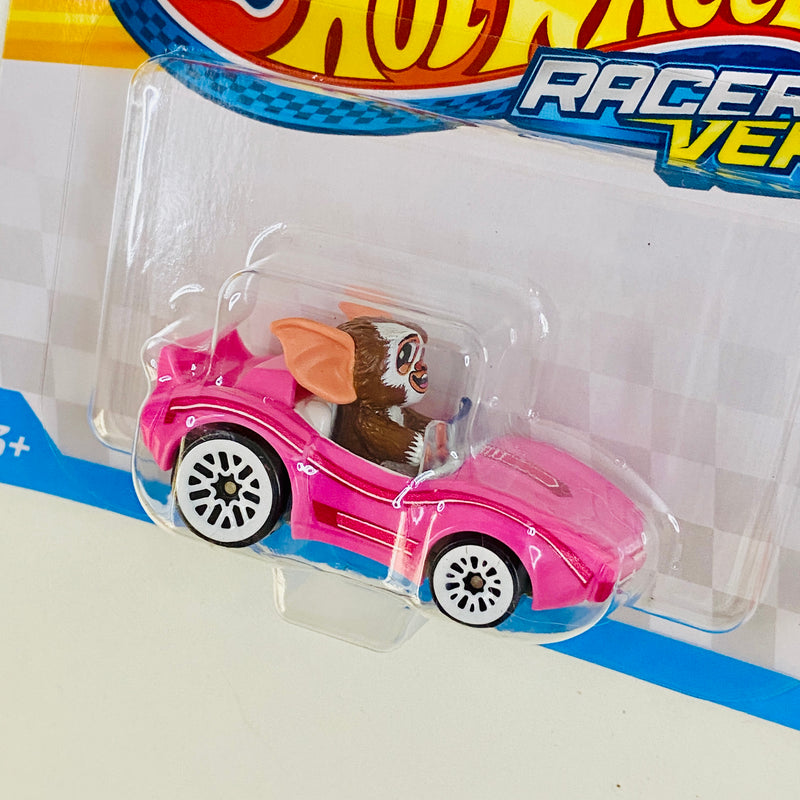 2025 Hot Wheels RacerVerse Gremlins Gizmo rosado RVD Base Metal