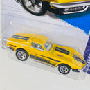 2013 Hot Wheels HW Showroom 69 Corvette Chevrolet amarillo 5SP