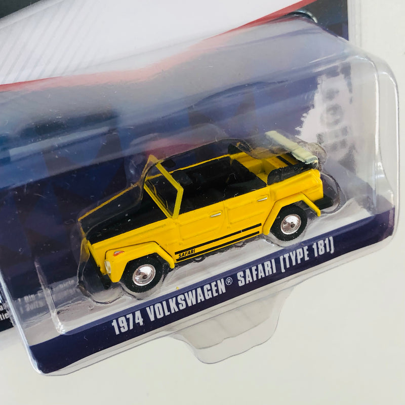 2023 Greenlight Club V-Dub Limited Edition 1974 Volkswagen Safari Type 181 amarillo Llantas de Goma