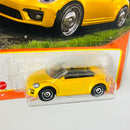 2024 Matchbox MBX Road Trip 2019 Volkswagen Beetle Convertible amarillo metálico - Detalle Piocha