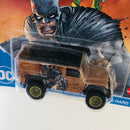 2022 Hot Wheels Premium Batman Land Rover Defender 110 Hard Top marrón Llantas de Goma RR