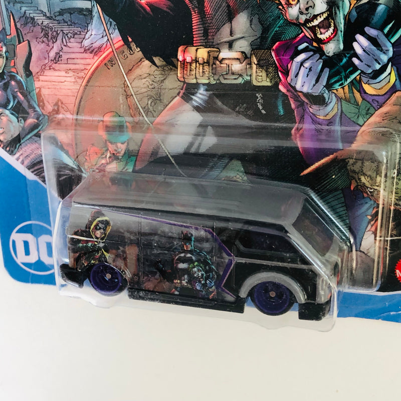 2022 Hot Wheels Premium Batman MBX Van gris Llantas de Goma RR