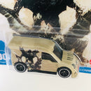 2022 Hot Wheels Premium Batman 09 Custom Ford Transit Connect beige Llantas de Goma RR