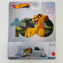 2023 Hot Wheels Premium Pop Culture Disney 100 Aniversario El Rey León 1985 Chevy Astro Van celeste Llantas de Goma RR base ZAMAC