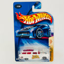 2004 Hot Wheels Cereal Crunchers Lucky Charms 8 Crate Ford Ranch Wagon blanco PR5