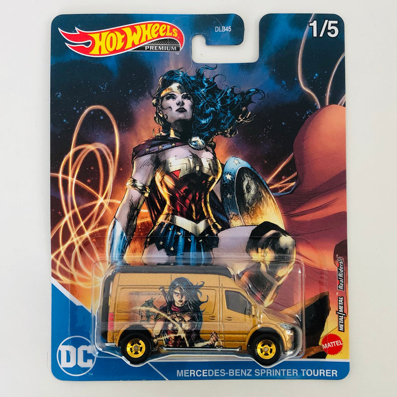 2021 Hot Wheels Premium Pop Culture DC Comics Wonder Woman Mujer Maravilla Mercedes Benz Sprinter Tourer dorado Llantas de Goma RR base ZAMAC
