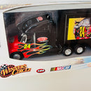 2009 Hasbro Winners Circle NASCAR Daytona 500 Jeff Gordon 24 DuPont Trailer Rig Camión negro con flamas Llantas de Goma