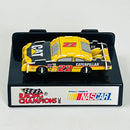 2002 Press Pass NASCAR Punch Out Kit Armable Ward Burton 22 Caterpillar CAT Pontiac Grand Prix amarillo Llantas Goodyear