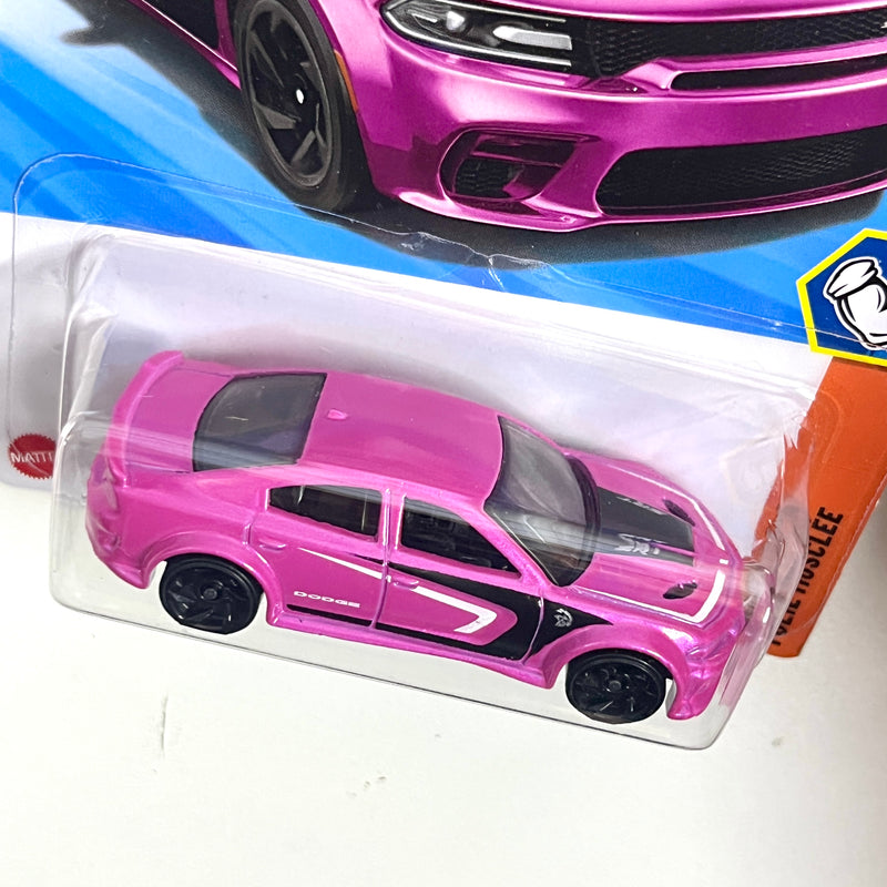 2025 Hot Wheels Muscle Mania 20 Dodge Charger Hellcat rosado metálico 2025 Hot Wheels Muscle Mania 20 Dodge Charger Hellcat rosado metálico