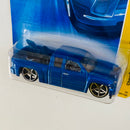 2007 Hot Wheels New Models Chevy Silverado azul metálico OH5 Primera Edición - Incluye Moto Extraíble