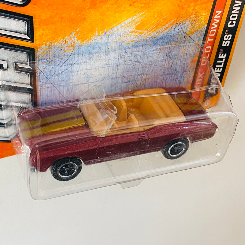 2012 Matchbox MBX Old Town Chevrolet Chevelle SS Convertible marrón metálico - Detalle Burbuja