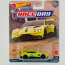 2023 Hot Wheels Premium Car Culture Race Day Aston Martin Vantage GTE amarillo Llantas de Goma RR