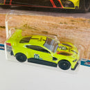 2023 Hot Wheels Premium Car Culture Race Day Aston Martin Vantage GTE amarillo Llantas de Goma RR