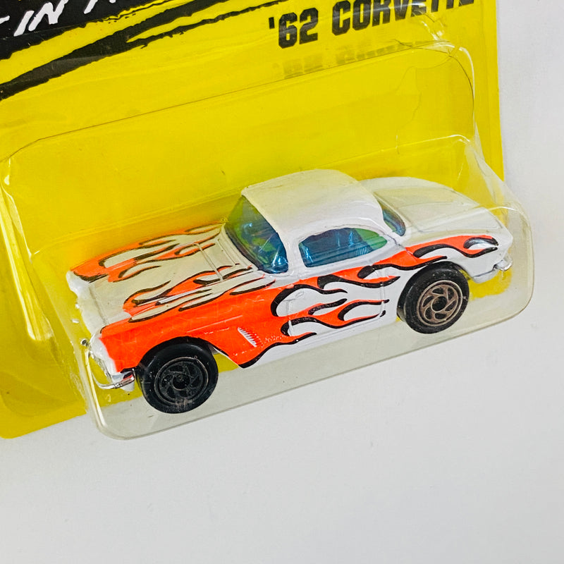 1997 Matchbox Super Fast 62 Corvette blanco con flamas naranjas - Detalle Burbuja