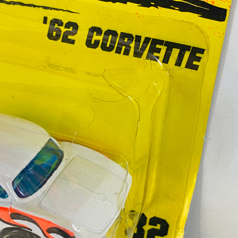 1997 Matchbox Super Fast 62 Corvette blanco con flamas naranjas - Detalle Burbuja