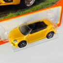 2024 Matchbox MBX Road Trip 2019 Volkswagen Beetle Convertible amarillo metálico
