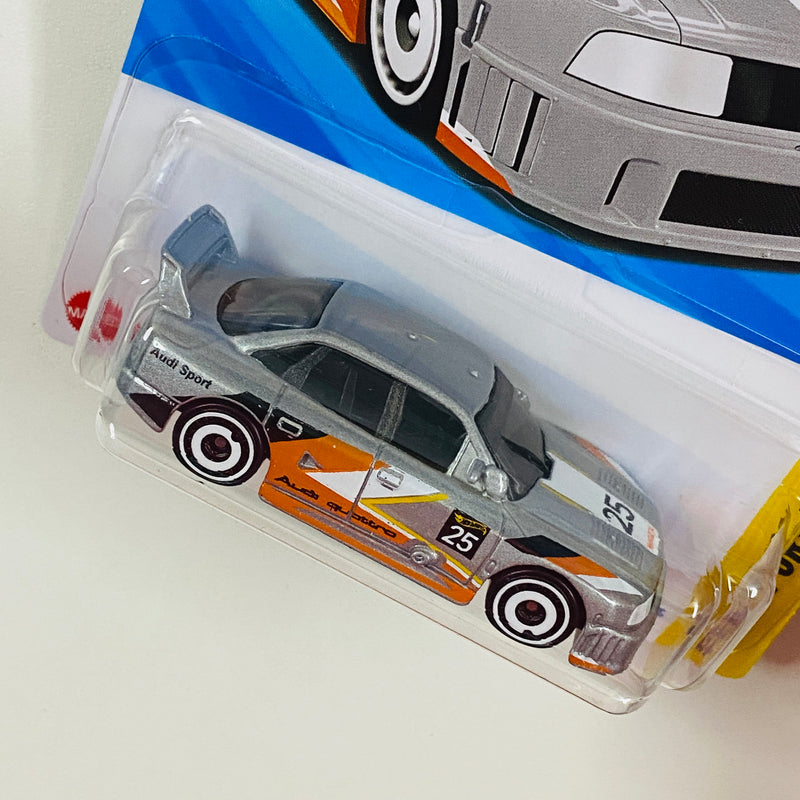 2025 Hot Wheels Peak Pursuit Audi 90 Quattro gris metálico AD