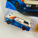2025 Hot Wheels Peak Pursuit VW T3 Custom blanco con azul DD8
