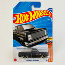 2025 Hot Wheels HW Hot Trucks 83 Chevy Silverado gris metálico 5SP