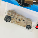 2026 Hot Wheels Batman The Dark Knight Batmobile beige camuflado 5SP