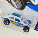 2012 Matchbox HW Showroom Custom Volkswagen Beetle blanco 5SP base ZAMAC