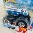 2021 Hot Wheels Monster Trucks Crash Legends Volkswagen VW Drag Bus blanco con celeste 5SP - Incluye Auto Aplastable