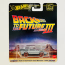 2025 Hot Wheels Premium Pop Culture Back To The Future Time Machine 1955 DeLorean DMC-12 Volver Al Futuro plata metálico Llantas de Ferrocarril