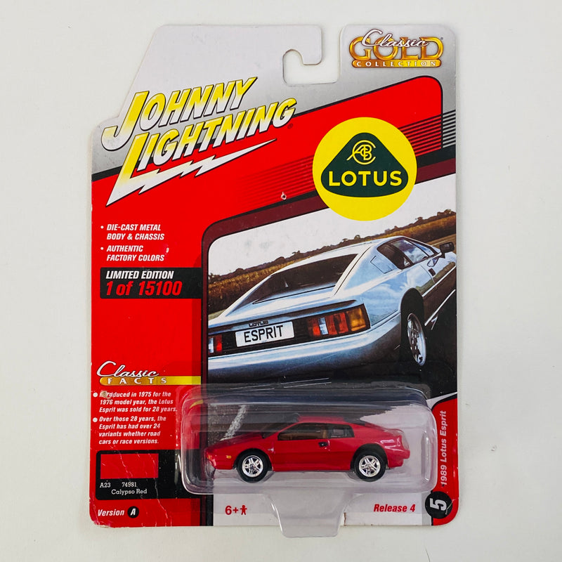 2021 Johnny Lightning Classic Gold Limited Edition 1/15,100 1989 Lotus Esprit rojo Llantas de Goma