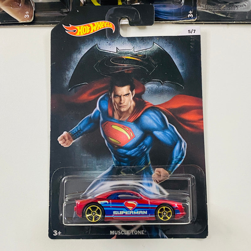 2016 Hot Wheels Batman v Superman Colección Set de 7 y CHASE - Twin Mill, Rockster, Mad Manga, Covelight, Muscle Tone, Power Pistons, Tantrum, Overbored 454 CHASE de Edición Limitada