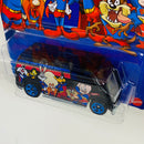 2023 Hot Wheels Warner Bros 100th Anniversary Looney Tunes Colección Set de 5 - Custom 77 Dodge Van, Fandango, Midnight Otto 1932 Ford Sedan, 40 Ford Coupe, The Mystery Machine
