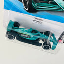 2026 Hot Wheels Formula 1 Aston Martin Aramco Formula One Team verde metálico AD Primera Edición - Detalle Grapa