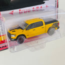 2024 Auto World Premium Series Muscle Trucks Special Edition 2023 Dodge Ram 1500 Rebel Havoc Edition amarillo Llantas de Goma Primera Edición