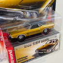 2013 Auto World Vintage Muscle 1973 Dodge Challenger Rallye dorado Llantas de Goma Primera Edición