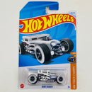 2024 Hot Wheels Treasure Hunt HW Track Champs Bone Shaker blanco 5SP